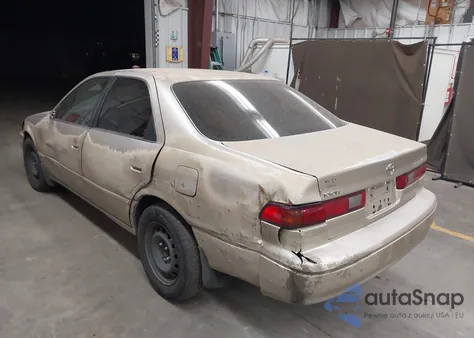 1998 Toyota Camry Le z USA, uszkodzony, nr VIN JT2BG22K2W0128272